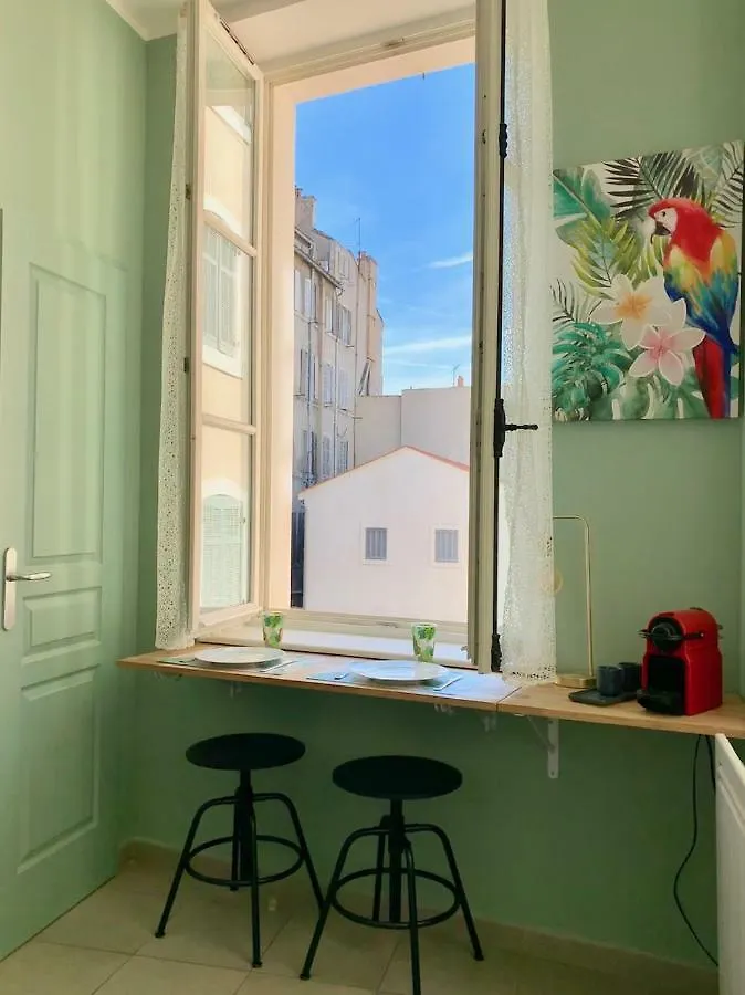 Sunny Studio Vieux Port Marseille 0*,  France